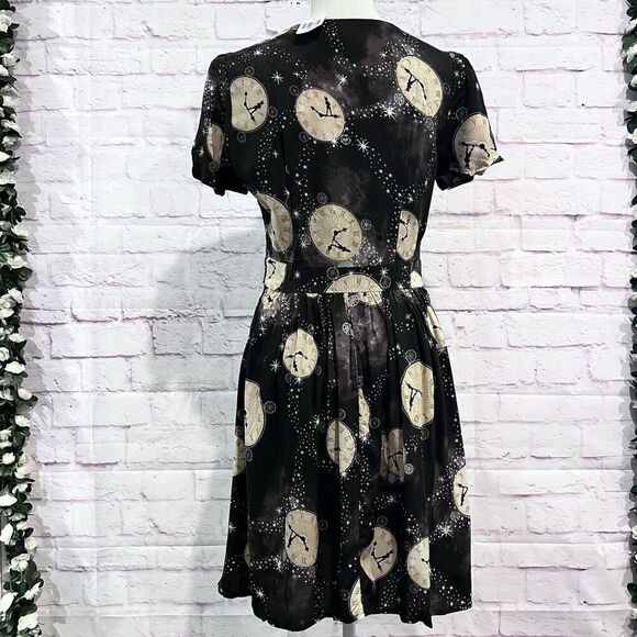 Disney‎ Peter Pan Clock Tie Front Cutout Dress Short Sleeve Retro Size Medium - Picture 3 of 13